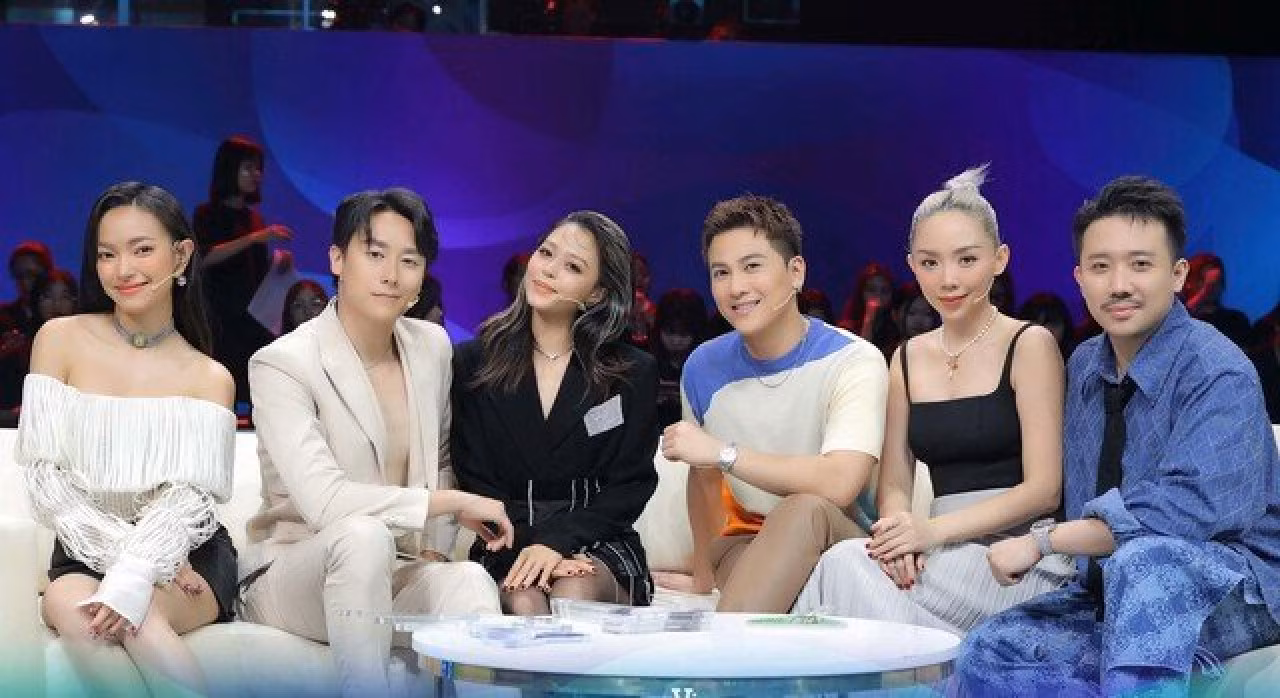Chỉ mới phát sóng số đầu tiên, Người Ấy Là Ai đã nhanh chóng nhận được sự quan tâm lớn từ công chúng. Chỉ mới phát sóng số đầu tiên, Người Ấy Là Ai đã nhanh chóng nhận được sự quan tâm lớn từ công chúng.