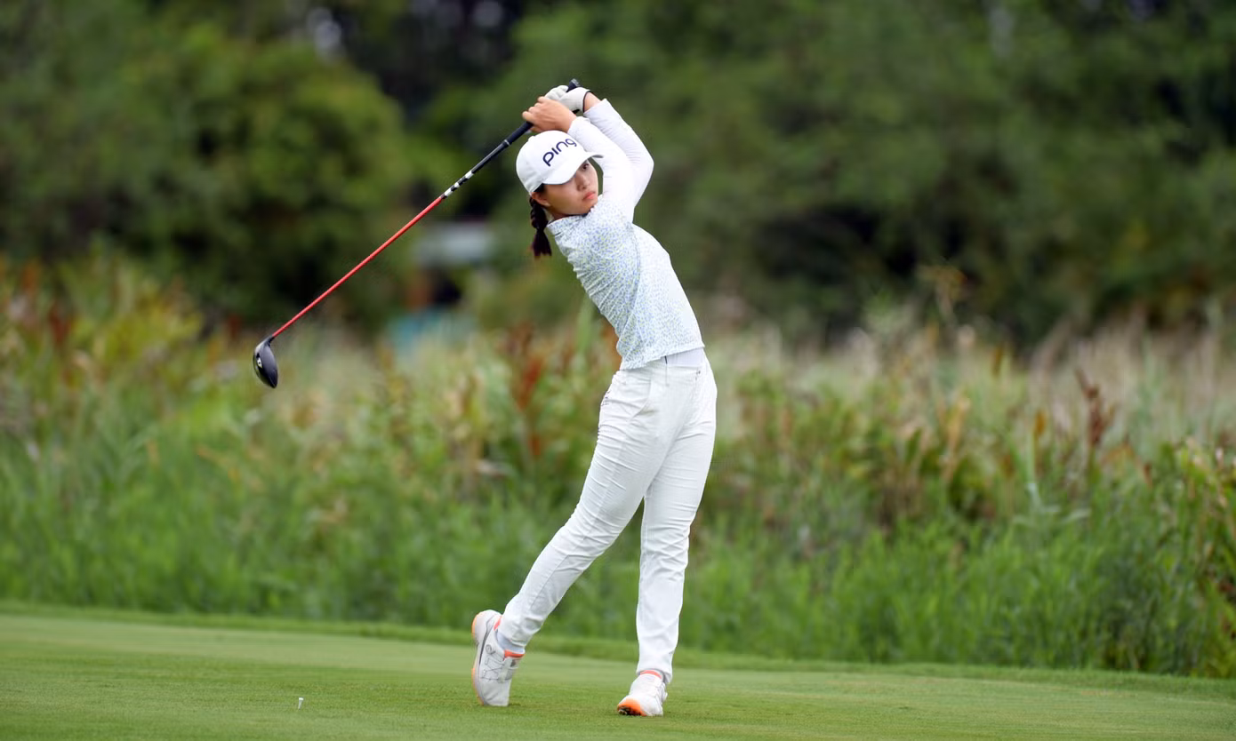 Lê Chúc An bén duyên với golf đã được 5 năm, và được truyền cảm hứng từ gia đình. Dù mới 14 tuổi, golfer sinh năm 2008 đã thể hiện sự tự tin và bản lĩnh trên sân đấu. Cô bé đã gặt hái được nhiều thành tích với bộ sưu tập gần nhiều vô địch hơn 30 chiếc cúp ở nhiều giải đấu... Tại Giải Vô địch Golf Quốc gia 2022 - Cúp VinFast, Chúc An đã có cú HIO ở hố 17 trên sân VinPearl Golf Hải Phòng. Tại giải năm nay, cô tiếp tục có phong độ thi đấu tốt.