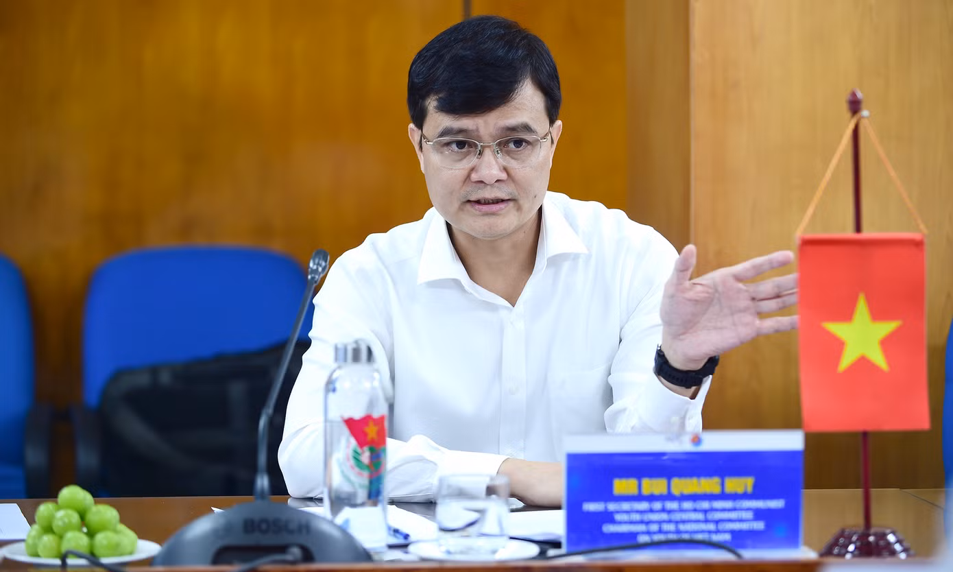 Anh Bùi Quang Huy trao đổi tại buổi tiếp. Ảnh: Xuân Tùng