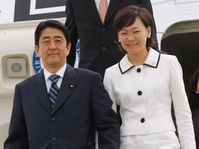 Thủ tướng Shinzo Abe và phu nhân, bà Akie Shinzo