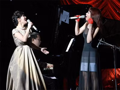 Hồng Nhung và Hà Trần song ca 
