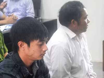 Hai bị cáo Nguyễn Thanh Hải và Nguyễn Văn Đôi tại tòa. Ảnh: Hoàng Lam