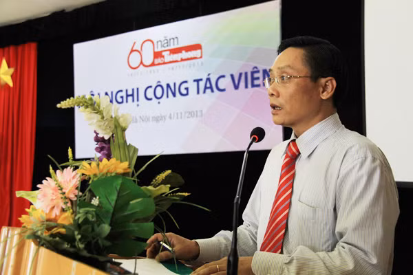 Ông Tô Quang Nam,Phó Tổng Biên tập báo Tiền Phong giới thiệu chương trình hội nghị. Ảnh: Trường Phong