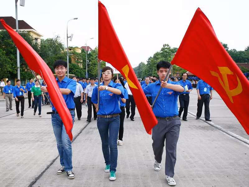 Lớp trẻ hôm nay nguyện tiến bước dưới cờ Đảng Ảnh: Xuân Phú