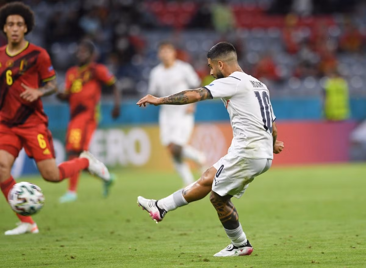 Cú cứa lòng kỹ thuật thành bàn của Lorenzo Insigne Cú cứa lòng kỹ thuật thành bàn của Lorenzo Insigne