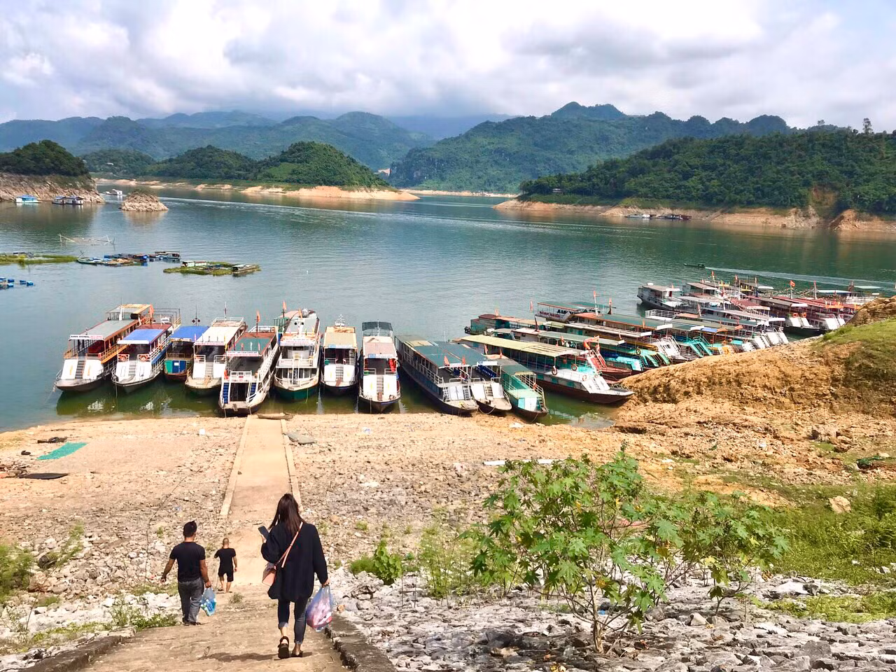 Bến thuyền Thung Nai.