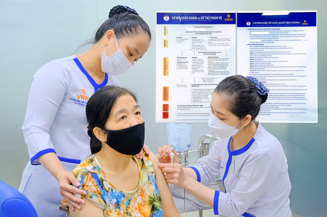 Người lớn tiêm vắc xin phế cầu 20 tại Hệ thống tiêm chủng VNVC. Ảnh: Mộc Thảo Người lớn tiêm vắc xin phế cầu 20 tại Hệ thống tiêm chủng VNVC. Ảnh: Mộc Thảo
