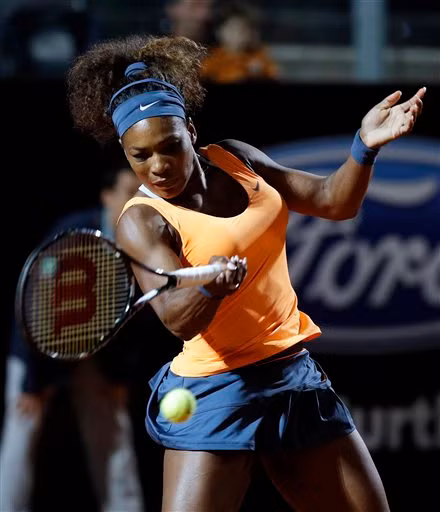 Serena Williams giúp cô chị Venus đòi món nợ từ Laura Robson. Serena Williams giúp cô chị Venus đòi món nợ từ Laura Robson