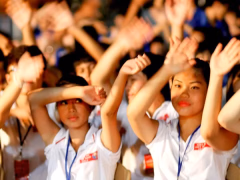 Tiết mục biểu diễn của một thanh niên kiều bào trong đêm giao lưu