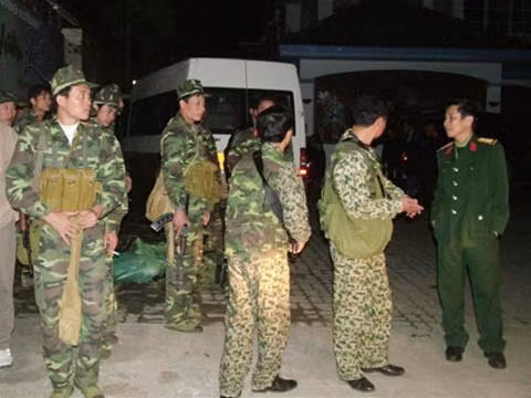 Lực lượng đặc nhiệm sau đêm giải cứu thành công - Ảnh: N.N