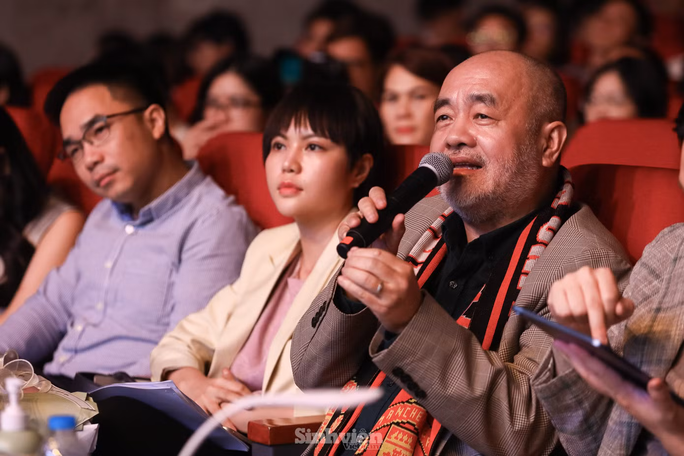 Vượt qua hàng trăm đối thủ trên cả nước, Thinkmay đã chinh phục hoàn toàn Hội đồng giám khảo bằng một mô hình kinh doanh không chỉ khả thi về mặt tài chính mà còn mang sứ mệnh xã hội sâu sắc: dân chủ hóa công nghệ. Dự án đặt mục tiêu giúp mọi người trẻ, từ sinh viên đến các nhà sáng tạo nội dung, có thể tiếp cận một chiếc máy tính cấu hình cao từ bất kỳ đâu, trên bất kỳ thiết bị nào, với chi phí chỉ bằng một cốc cà phê mỗi ngày.