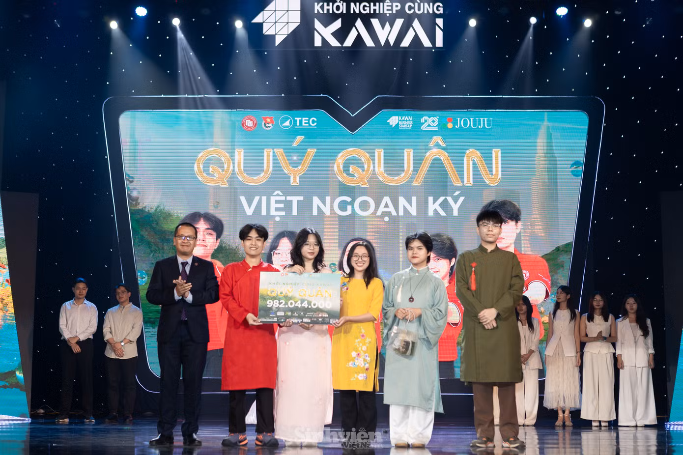 Việt Ngoạn Ký đã giành danh hiệu Quý quân cùng giải thưởng 982.044.000 đồng, được đánh giá cao bởi tư duy linh hoạt và khả năng xử lý tình huống nhanh nhạy.