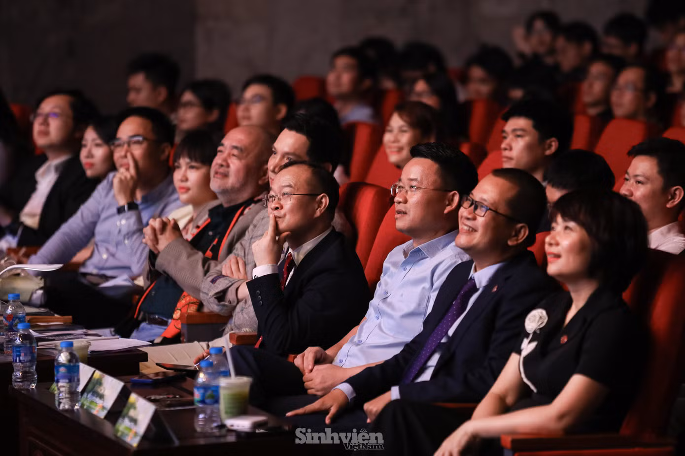 Vượt qua hàng trăm đối thủ trên cả nước, Thinkmay đã chinh phục hoàn toàn Hội đồng giám khảo bằng một mô hình kinh doanh không chỉ khả thi về mặt tài chính mà còn mang sứ mệnh xã hội sâu sắc: dân chủ hóa công nghệ. Dự án đặt mục tiêu giúp mọi người trẻ, từ sinh viên đến các nhà sáng tạo nội dung, có thể tiếp cận một chiếc máy tính cấu hình cao từ bất kỳ đâu, trên bất kỳ thiết bị nào, với chi phí chỉ bằng một cốc cà phê mỗi ngày.