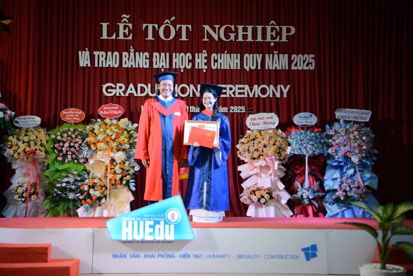 Lê Thị Phương Dung tân cử nhân xuất sắc ngành Giáo dục Tiểu học, Trường Đại học Sư phạm, Đại học Huế.