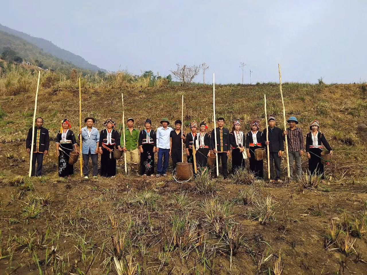 Tết của người Khơ Mú không chỉ là dịp để nhớ về tổ tiên, cảm tạ đất trời, mà còn là cơ hội để gìn giữ và lan tỏa những nét đẹp văn hóa truyền thống. Tết của người Khơ Mú không chỉ là dịp để nhớ về tổ tiên, cảm tạ đất trời, mà còn là cơ hội để gìn giữ và lan tỏa những nét đẹp văn hóa truyền thống.