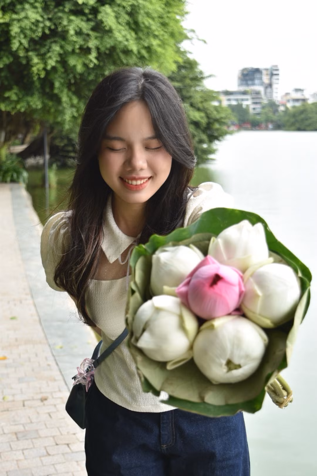 Quan niệm: “Không tự tạo áp lực phải hoàn thành hết tất cả mọi việc trong Tết”, Phương Linh tìm được niềm vui và thư thả giữa cuộc sống bộn bề. Quan niệm: “Không tự tạo áp lực phải hoàn thành hết tất cả mọi việc trong Tết”, Phương Linh tìm được niềm vui và thư thả giữa cuộc sống bộn bề.