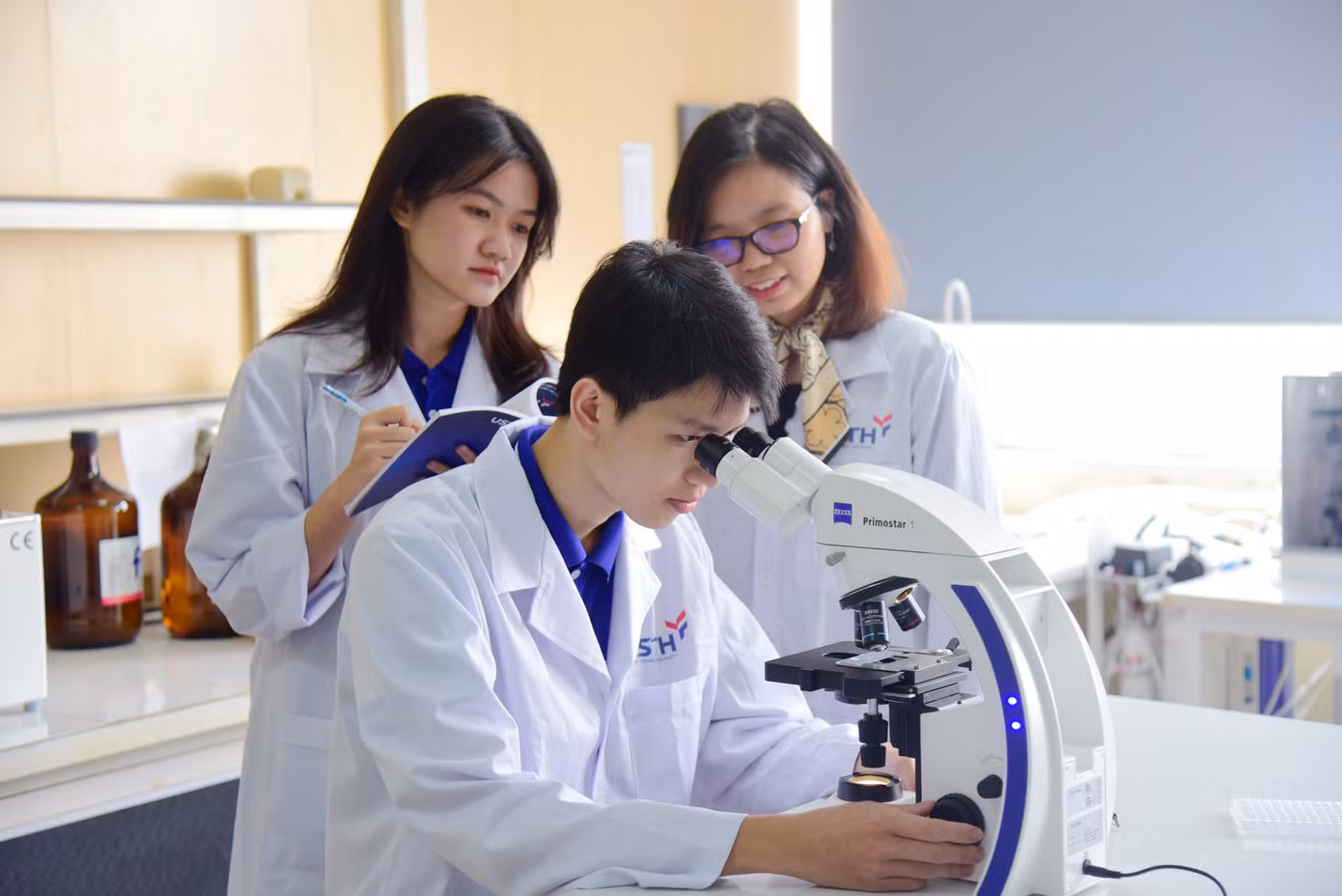 Không gian học tập hiện đại tại USTH, mang đến môi trường lý tưởng để sinh viên phát triển toàn diện cả về kiến thức và kỹ năng.
