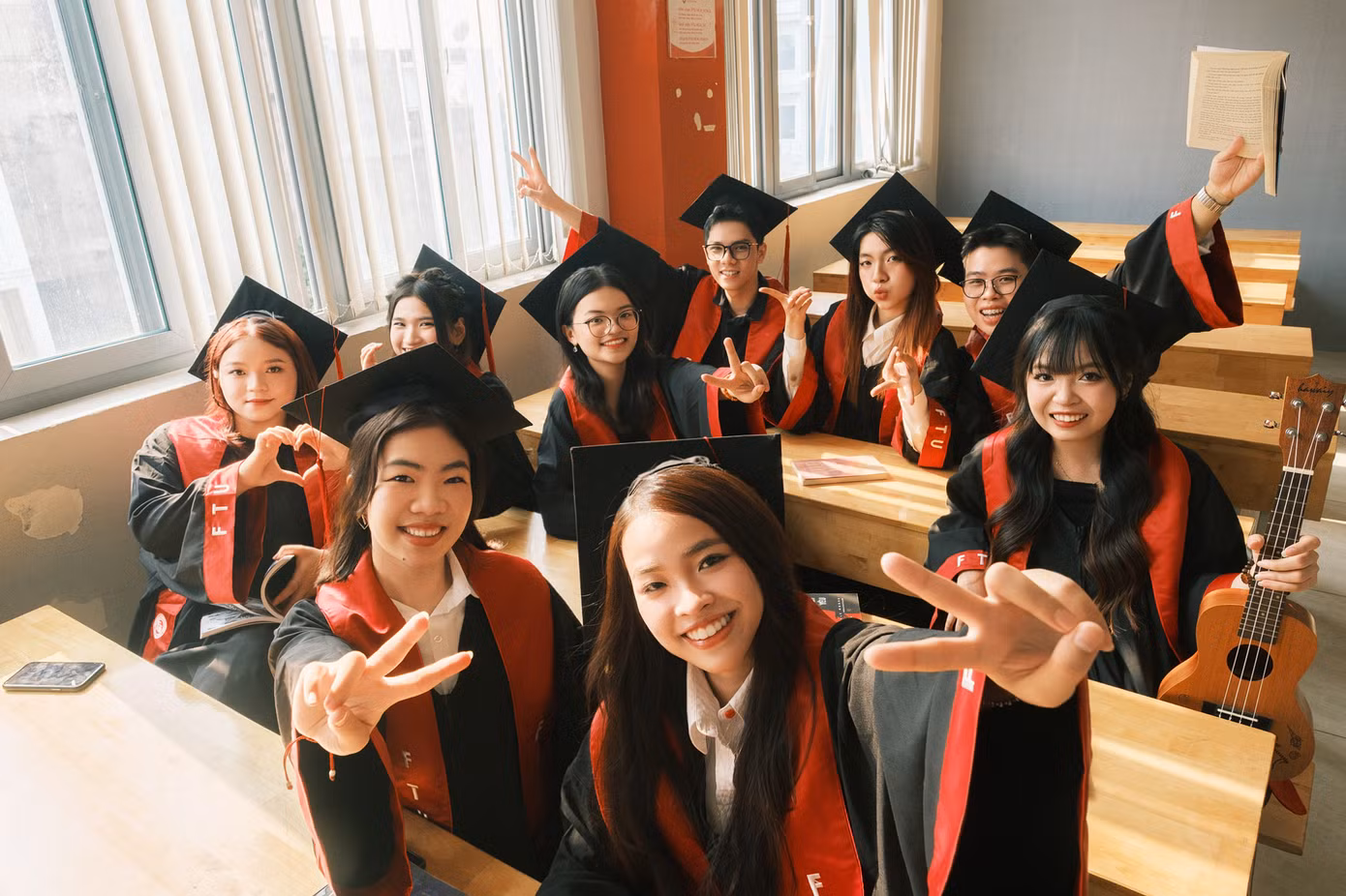 Không cần concept cầu kỳ, chính lớp học mới là “phông nền” xúc động nhất.