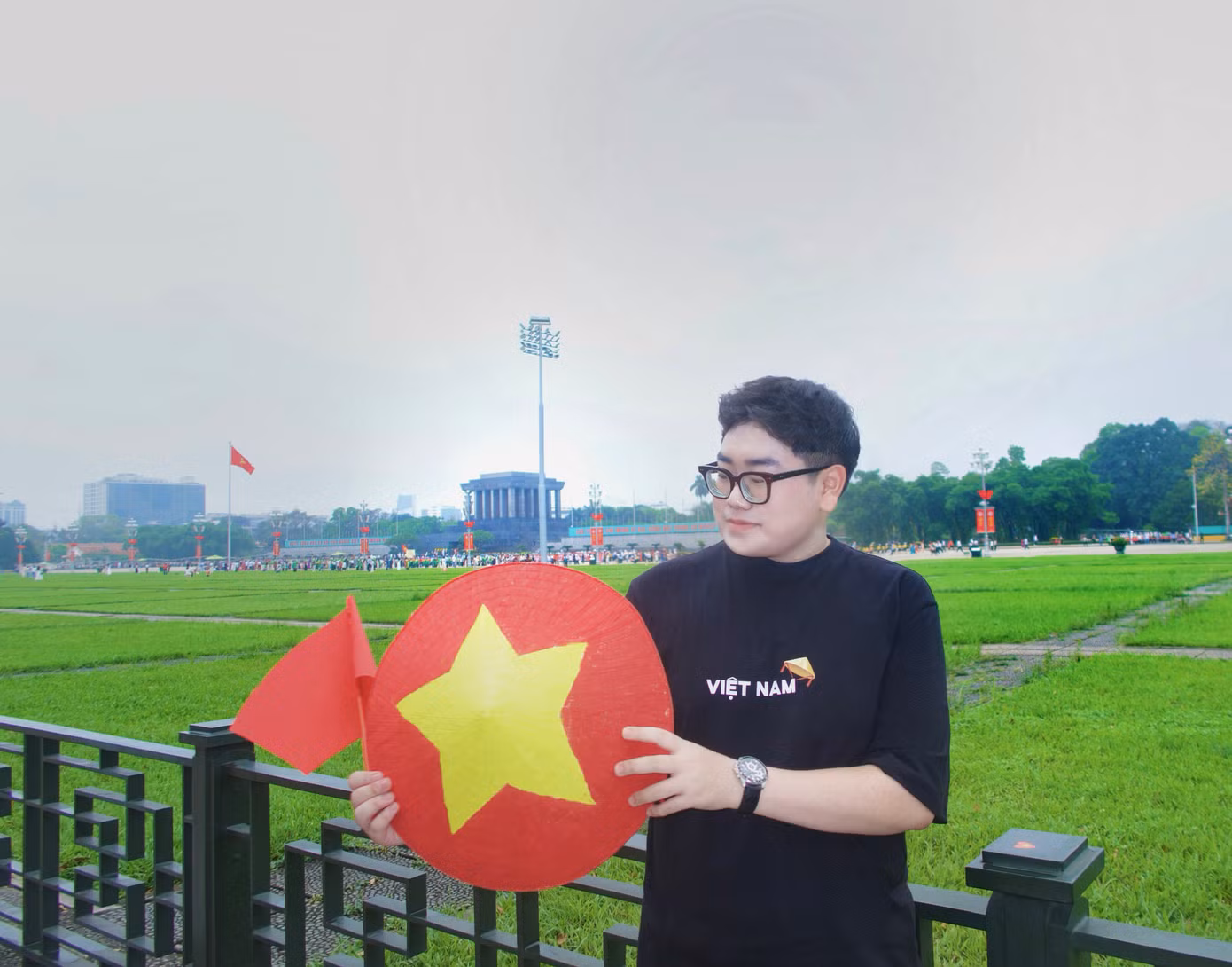 Ba sinh viên đều mong muốn giới thiệu vẻ đẹp văn hóa và tinh thần tuổi trẻ Việt Nam đến gần hơn với bạn bè quốc tế. Ba sinh viên đều mong muốn giới thiệu vẻ đẹp văn hóa và tinh thần tuổi trẻ Việt Nam đến gần hơn với bạn bè quốc tế.