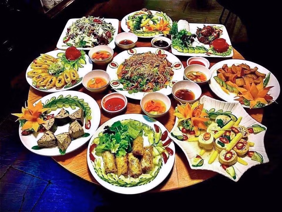 Ẩm thực chay ngày nay vô cùng đa dạng, hấp dẫn, ngon miệng, không hề thua kém món mặn (Ảnh: Nhà hàng chay An Lạc). Ẩm thực chay ngày nay vô cùng đa dạng, hấp dẫn, ngon miệng, không hề thua kém món mặn (Ảnh: Nhà hàng chay An Lạc).