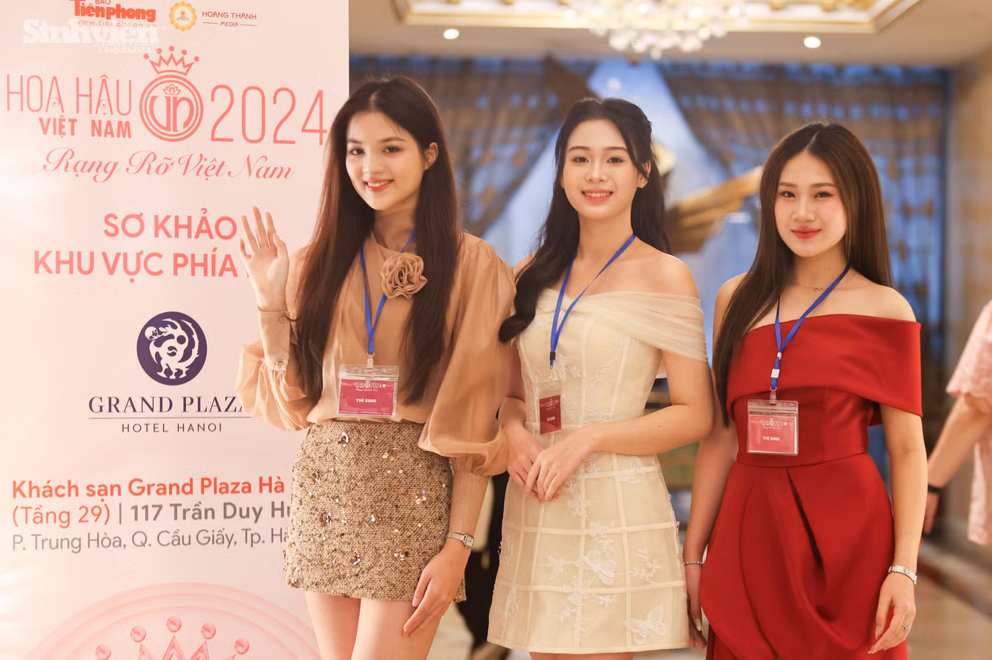 Những 'bóng hồng' từ Trường Đại học Thương mại khoe sắc ngọt ngào tại vòng sơ khảo.
