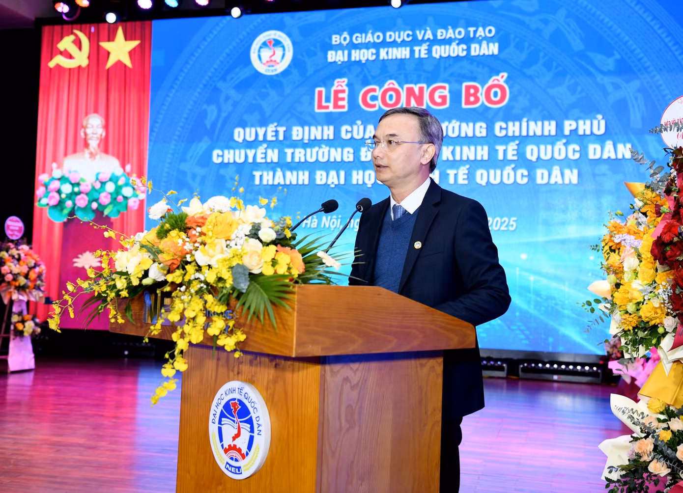 TS. Nguyễn Viết Lộc - Vụ trưởng Vụ TCCB, Bộ GD&amp;ĐT công bố Quyết định các của Thủ tướng Chính phủ và Bộ trưởng Bộ GD&amp;ĐT.