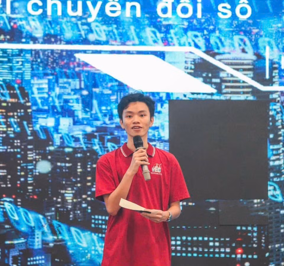 Đức Anh trong cuộc thi “Ý tưởng khởi nghiệp - Business Idea HAU 2024”.