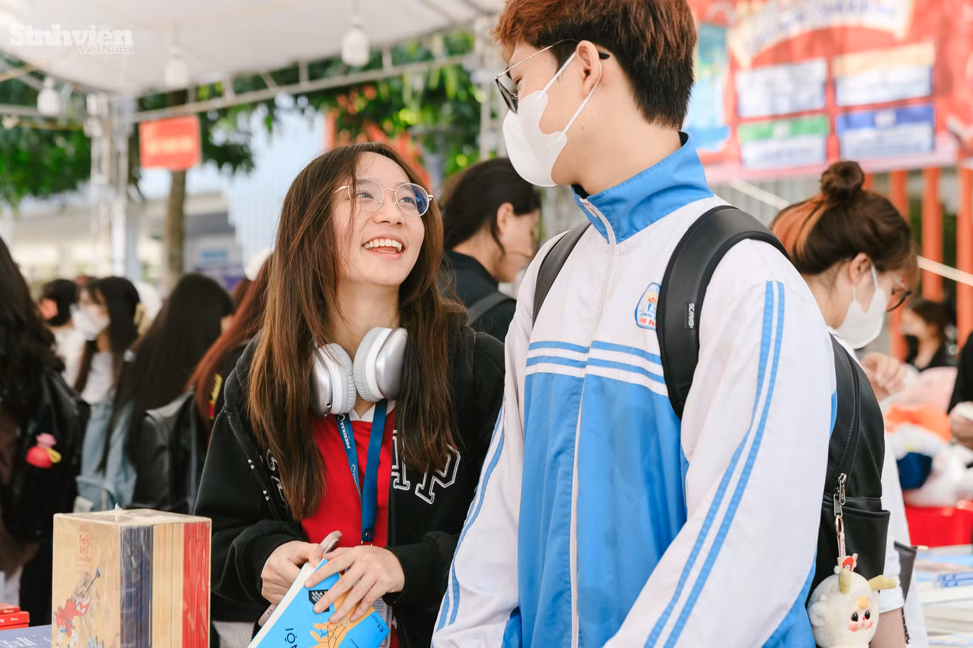 Ngày hội Sách &amp; Văn hóa Đọc Phenikaa Uni 2025 sẽ diễn ra từ ngày 15 đến ngày 18 tháng 4 năm 2025 tại Trường Đại học Phenikaa, hứa hẹn mang đến nhiều hoạt động ý nghĩa như triển lãm sách, cuộc thi viết, bốc thăm trúng thưởng và các gian hàng sách ưu đãi, tạo điều kiện tốt nhất để sinh viên tiếp cận tri thức và nuôi dưỡng tình yêu đọc sách.