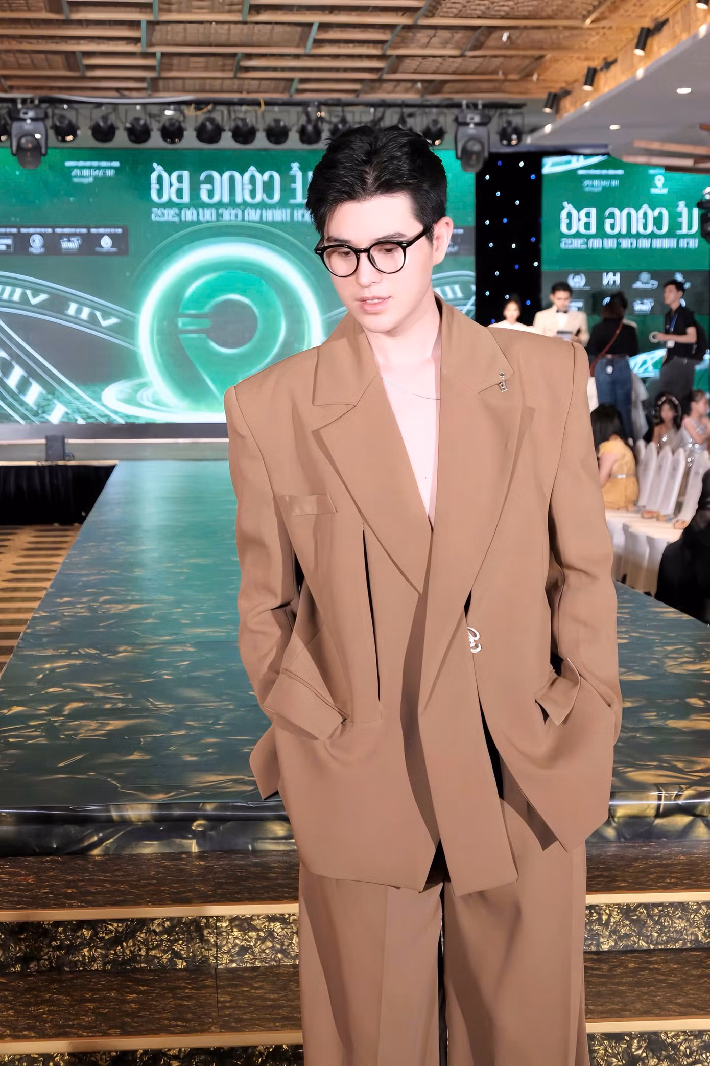 Với tinh thần đổi mới, Bình đã chủ biên hai bộ sách được đông đảo độc giả đón nhận, chạm mốc hơn 25.000 lượt phát hành.