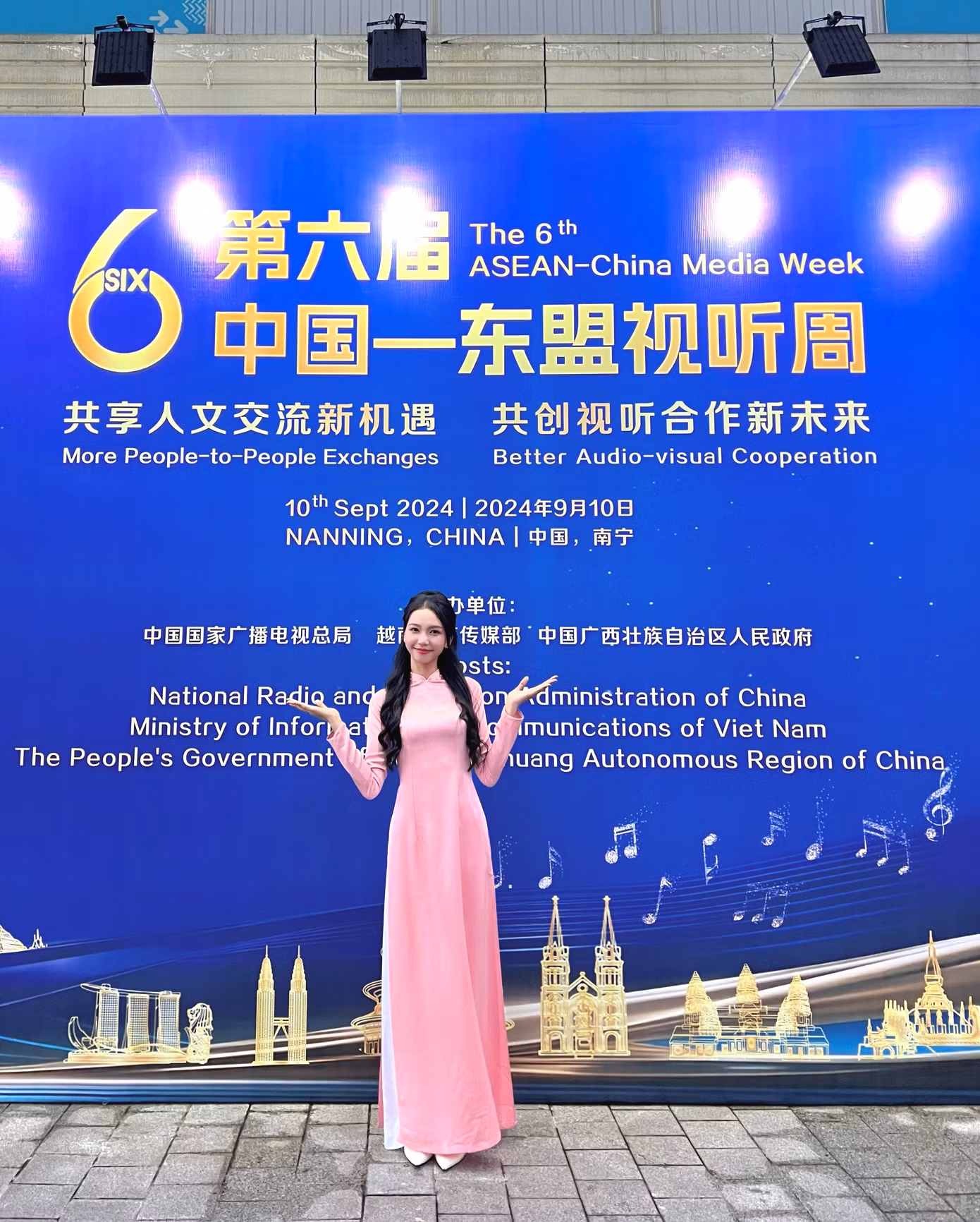 Thu Trang đại diện Việt Nam tham gia Chương trình Tuần lễ Truyền thông Trung Quốc-ASEAN mùa 6.