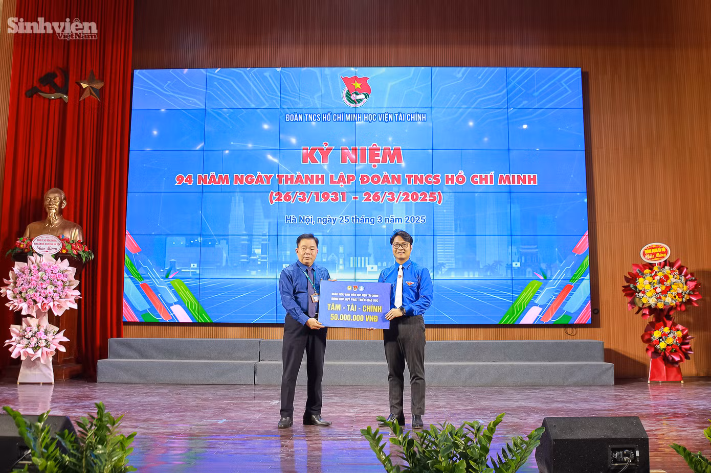 Tại chương trình, Đoàn Thanh niên Học viện cũng đã trao tặng các công trình, phần việc thanh niên ý nghĩa: Đóng góp 50 triệu đồng vào Quỹ Phát triển Giáo dục Tâm - Tài - Chính, được thành lập theo quyết định số 886 của Bộ Nội Vụ, nhằm hỗ trợ sinh viên có hoàn cảnh khó khăn và khuyến khích các hoạt động giáo dục. Trao tặng công trình thanh niên “Không gian xanh” với 63 chậu cây kim tiền, trị giá 95 triệu đồng, cho Học viện Tài chính và phần việc thanh niên trị giá 5 triệu đồng chung tay cùng Đoàn phường Đức Thắng xây dựng công trình bích họa thanh niên tại sân chơi cộng đồng.