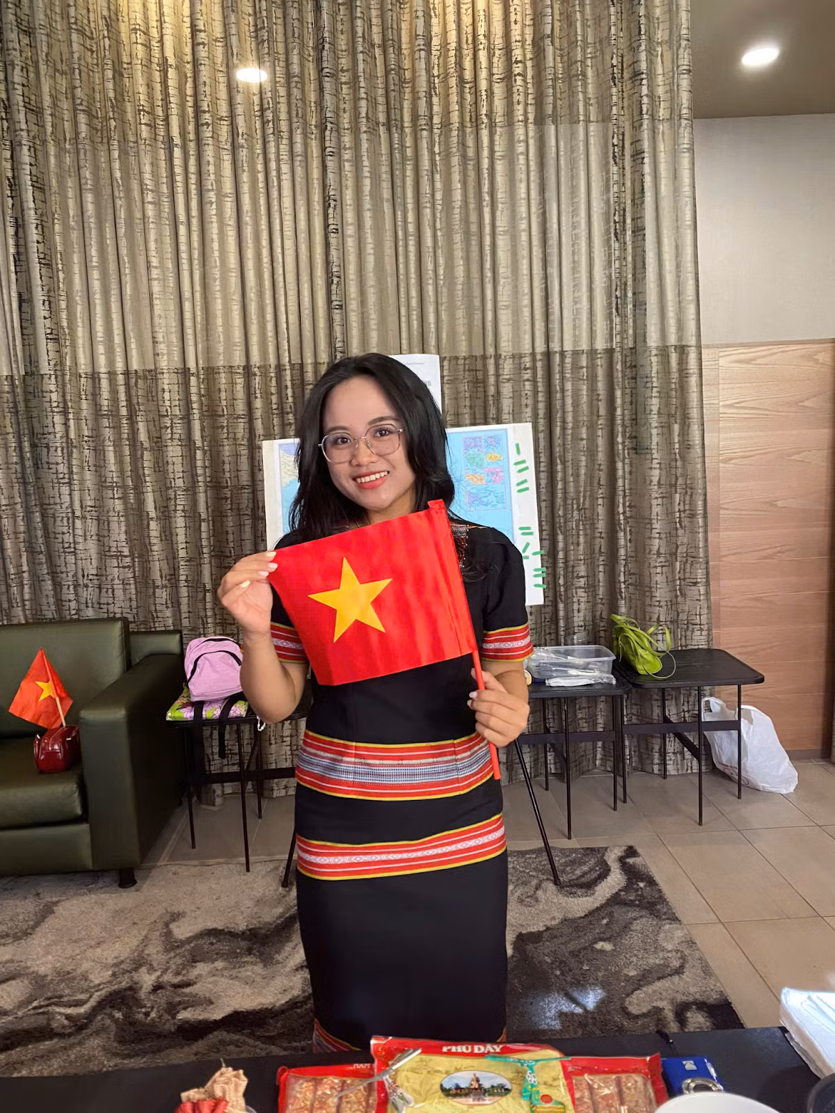 Y Un Diễm (sinh năm 2000), cô gái trẻ người dân tộc Gié Triêng. Y Un Diễm (sinh năm 2000), cô gái trẻ người dân tộc Gié Triêng.