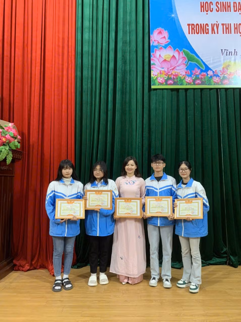 Nhật Duy xuất sắc giành giải Nhì kỳ thi học sinh giỏi môn Lịch sử cấp tỉnh Thanh Hóa. Nhật Duy xuất sắc giành giải Nhì kỳ thi học sinh giỏi môn Lịch sử cấp tỉnh Thanh Hóa.