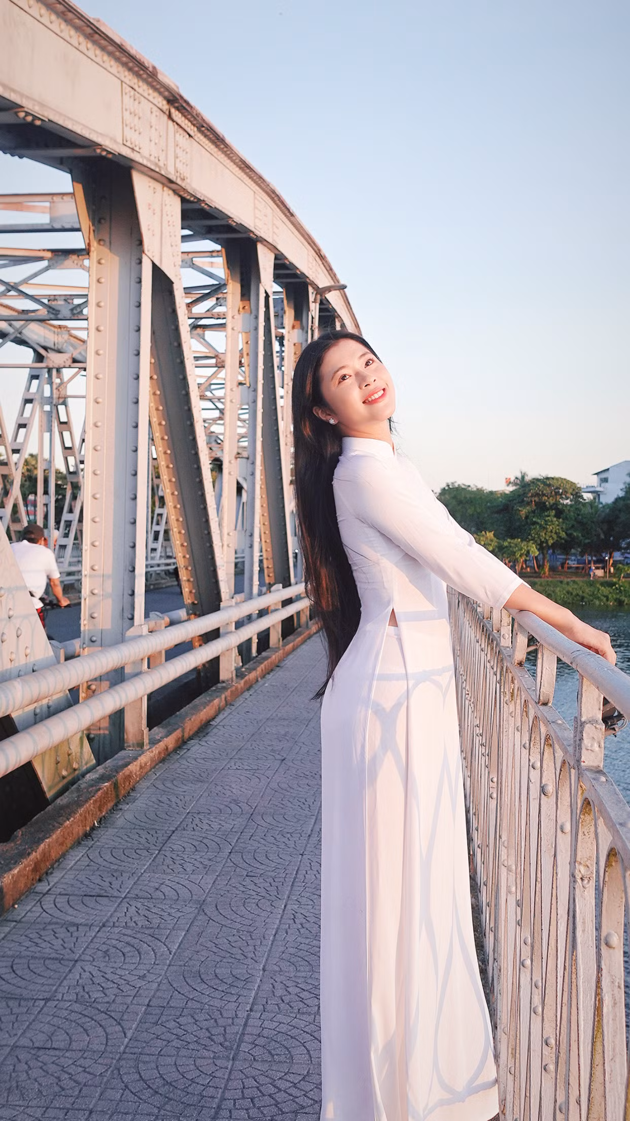 Hà Phương cảm nhận sự hiền hòa của con người Huế – những điều nhỏ bé nhưng đầy ấm áp.
