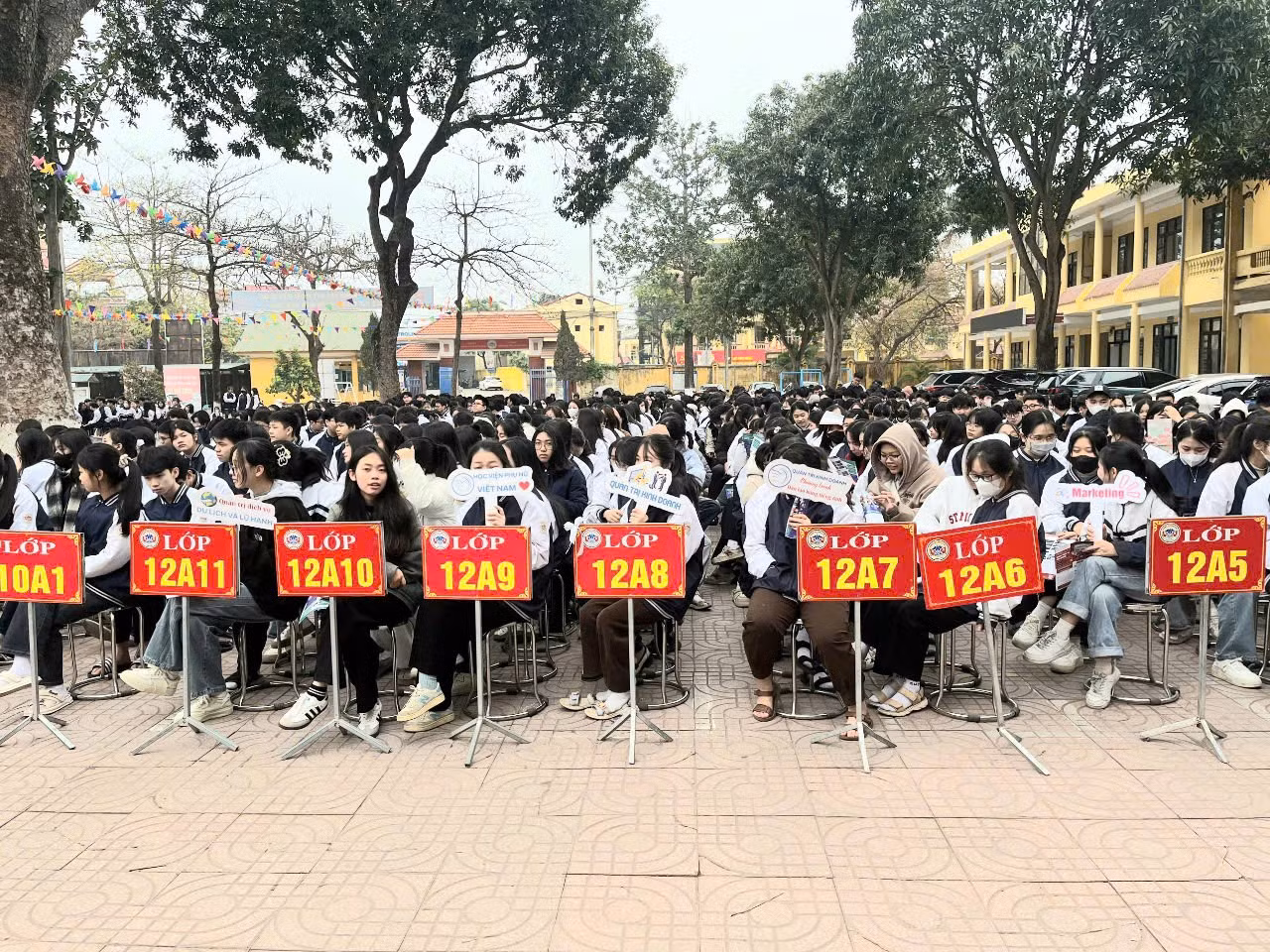 Học sinh đang thảo luận, thực hành về nội dung chuyên đề. Ảnh: Hoài An Học sinh đang thảo luận, thực hành về nội dung chuyên đề. Ảnh: Hoài An