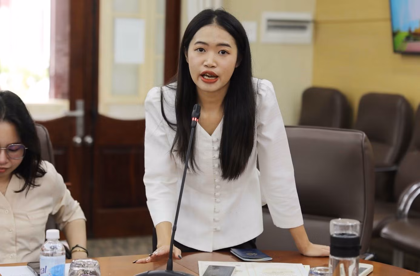 Cô gái Lào truyền cảm hứng bằng tinh thần vượt khó, ý chí bền bỉ và khát vọng vươn lên không ngừng.