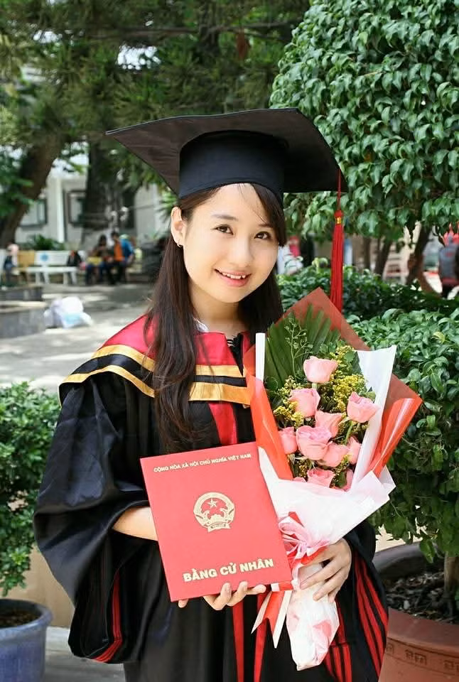 Phạm Nguyễn Phương Thảo là thủ khoa đầu vào chuyên ngành Sư phạm Âm nhạc Đại học Sài Gòn năm 2009 với hai điểm 10 tròn.