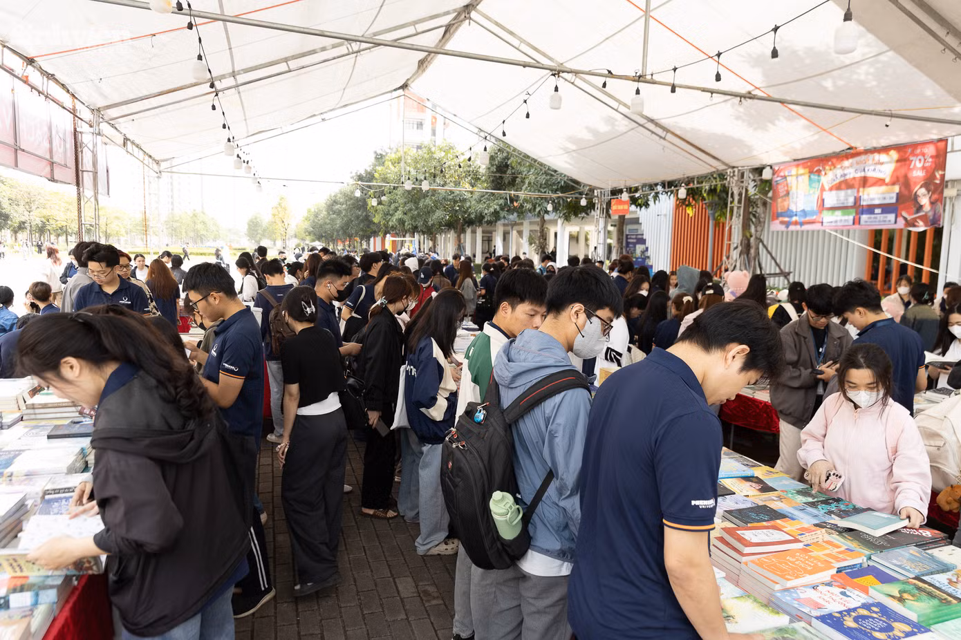 Ngày hội Sách &amp; Văn hóa Đọc Phenikaa Uni 2025 sẽ diễn ra từ ngày 15 đến ngày 18 tháng 4 năm 2025 tại Trường Đại học Phenikaa, hứa hẹn mang đến nhiều hoạt động ý nghĩa như triển lãm sách, cuộc thi viết, bốc thăm trúng thưởng và các gian hàng sách ưu đãi, tạo điều kiện tốt nhất để sinh viên tiếp cận tri thức và nuôi dưỡng tình yêu đọc sách.