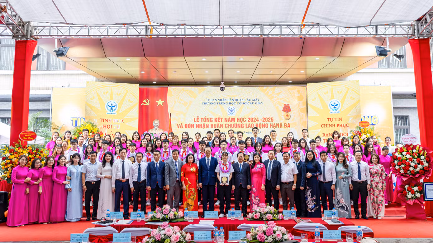 Với phương châm “Thử thách không phải rào cản mà là đòn bẩy để bứt phá”, việc đón nhận Huân chương Lao động hạng Ba là động lực to lớn để thầy và trò Trường THCS Cầu Giấy tiếp tục phát huy những thành tựu đã đạt được, không ngừng đổi mới, sáng tạo, khẳng định vững chắc vị thế của một trong những cơ sở giáo dục hàng đầu của Thủ đô và cả nước.