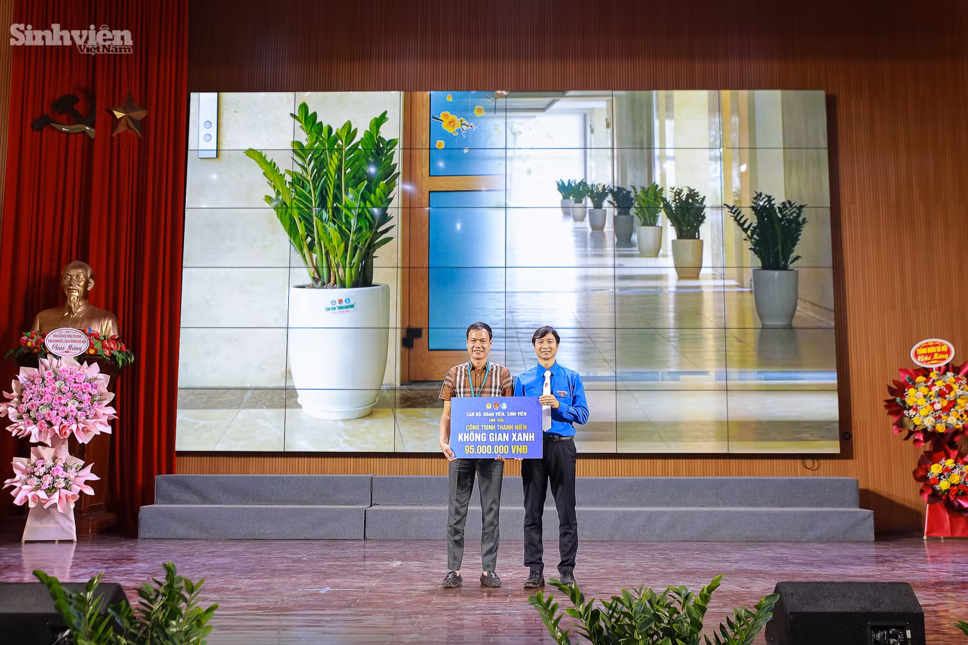 Tại chương trình, Đoàn Thanh niên Học viện cũng đã trao tặng các công trình, phần việc thanh niên ý nghĩa: Đóng góp 50 triệu đồng vào Quỹ Phát triển Giáo dục Tâm - Tài - Chính, được thành lập theo quyết định số 886 của Bộ Nội Vụ, nhằm hỗ trợ sinh viên có hoàn cảnh khó khăn và khuyến khích các hoạt động giáo dục. Trao tặng công trình thanh niên “Không gian xanh” với 63 chậu cây kim tiền, trị giá 95 triệu đồng, cho Học viện Tài chính và phần việc thanh niên trị giá 5 triệu đồng chung tay cùng Đoàn phường Đức Thắng xây dựng công trình bích họa thanh niên tại sân chơi cộng đồng.
