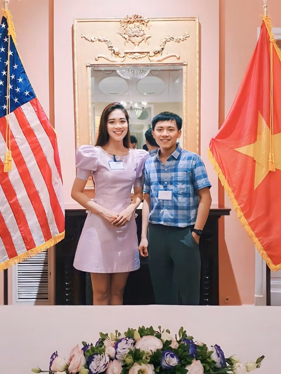Chàng trai có thói quen học Tiếng Anh đang khiến nhiều bạn trẻ hào hứng: học qua các chương trình hoa hậu.
