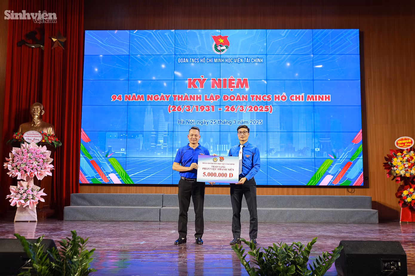 Tại chương trình, Đoàn Thanh niên Học viện cũng đã trao tặng các công trình, phần việc thanh niên ý nghĩa: Đóng góp 50 triệu đồng vào Quỹ Phát triển Giáo dục Tâm - Tài - Chính, được thành lập theo quyết định số 886 của Bộ Nội Vụ, nhằm hỗ trợ sinh viên có hoàn cảnh khó khăn và khuyến khích các hoạt động giáo dục. Trao tặng công trình thanh niên “Không gian xanh” với 63 chậu cây kim tiền, trị giá 95 triệu đồng, cho Học viện Tài chính và phần việc thanh niên trị giá 5 triệu đồng chung tay cùng Đoàn phường Đức Thắng xây dựng công trình bích họa thanh niên tại sân chơi cộng đồng.