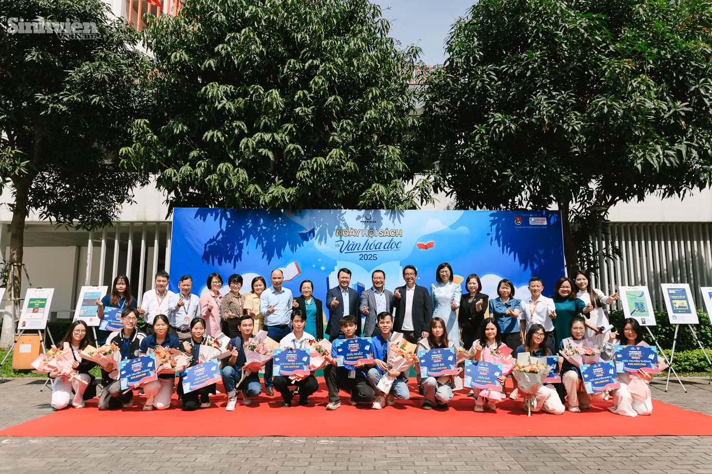 Lễ khai mạc vinh dự đón tiếp ông Yoichi Igarashi, Phó Tổng Giám đốc Công ty Denso Việt Nam, và ông Tạ Minh Tuyền, Giám đốc Công ty TNHH Truyền thông &amp; Công nghệ Tiên Phong Việt Nam, cùng đông đảo đại diện Ban Giám hiệu, lãnh đạo các khoa, phòng ban, giảng viên và sinh viên Trường Đại học Phenikaa.