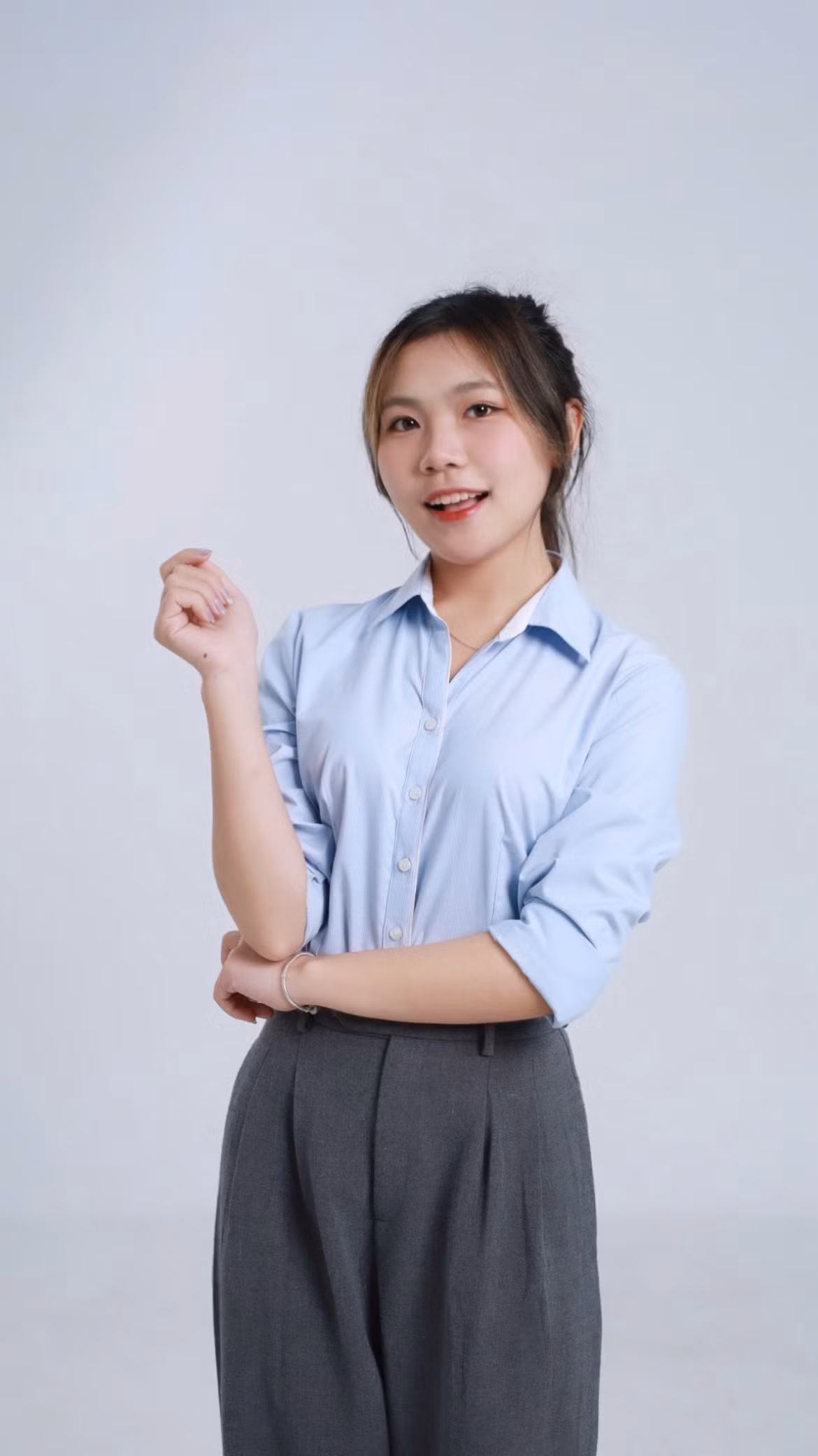 Thùy Linh là sinh viên năm cuối chuyên ngành Đầu tư Tài chính, Học viện Tài chính.