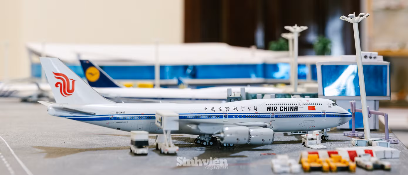 Với mỗi chiếc mô hình có giá dao động từ vài trăm nghìn đến hơn 1 triệu đồng, tổng giá trị bộ sưu tập của Dương ước tính lên đến hơn 200 triệu đồng. "Đây là một con số không nhỏ, nhưng mình cảm thấy xứng đáng với niềm đam mê của mình." - Dương tâm sự.