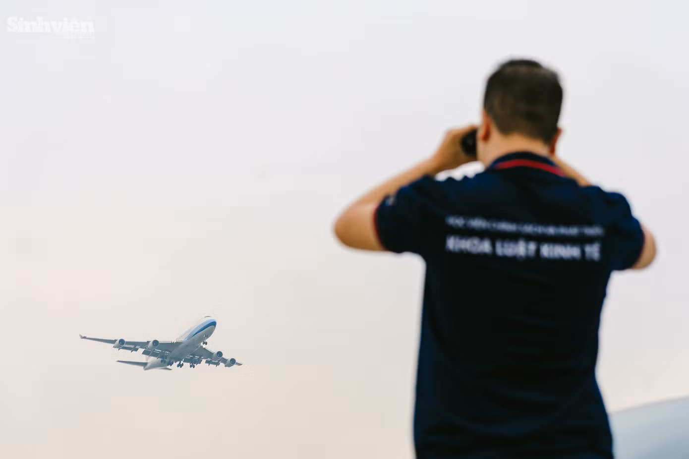 Đối với cộng đồng air spotter, những sự kiện như các chuyến thăm của nguyên thủ quốc gia hay các triển lãm hàng không luôn mang đến sự háo hức đặc biệt. "Tuy nhiên, tôi cũng nhận thức rõ rằng, khi đón các chuyên cơ, công tác an ninh tại sân bay luôn được thắt chặt và nâng lên mức cao nhất, với sự phối hợp của nhiều lực lượng chức năng như an ninh hàng không, công an, quân đội và các đơn vị ngoại giao. Điều này đòi hỏi chúng tôi phải hết sức cẩn trọng trong quá trình chụp ảnh để tránh những rắc rối không đáng có."