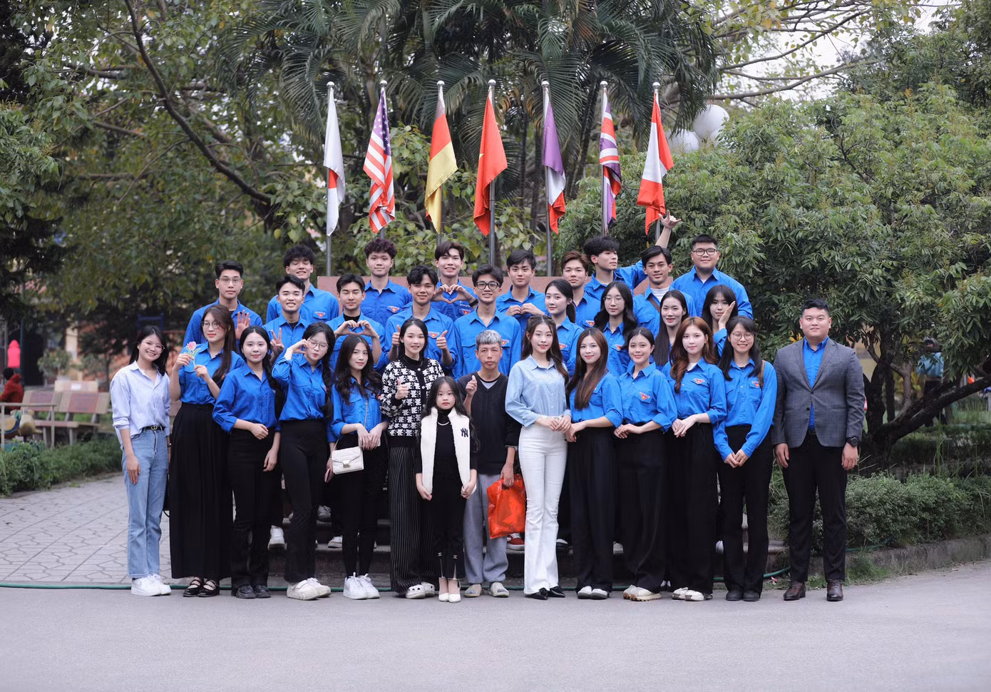 Vân Anh năng nổ trong các chương trình góp phần xây dựng môi trường học tập năng động và gắn kết. Vân Anh năng nổ trong các chương trình góp phần xây dựng môi trường học tập năng động và gắn kết.