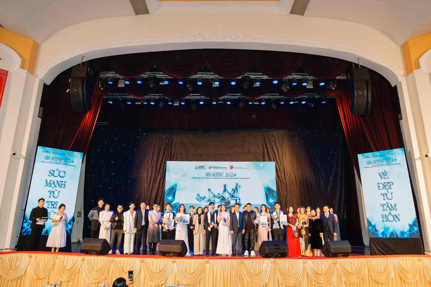 Cuộc thi SIS SHINE 2024, các ban giám khảo đến Đại học Quốc gia Hà Nội, Trường Khoa học Liên ngành và Nghệ thuật và các giám khảo khách mời.