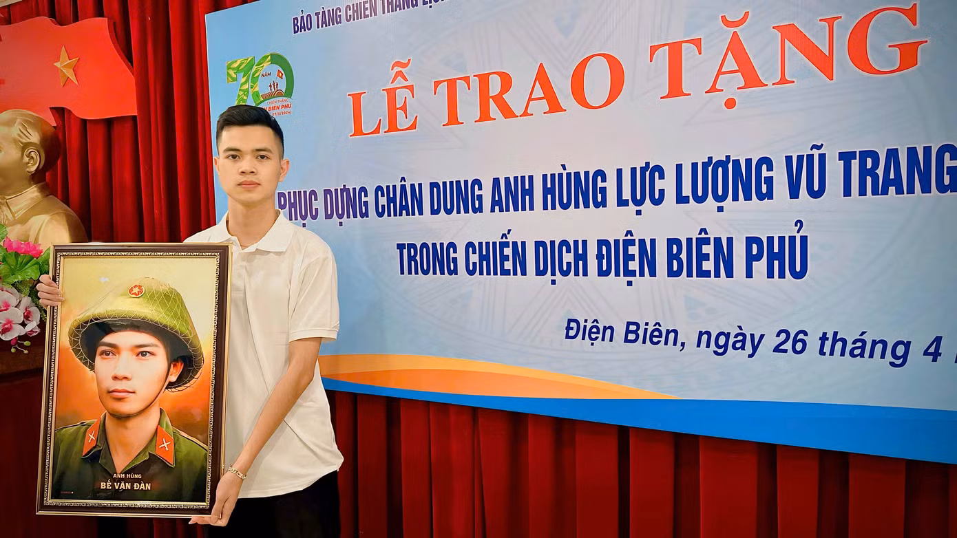Văn Hoàng góp phần hồi sinh ký ức anh hùng, lan tỏa thông điệp tri ân qua những bức chân dung trao tặng. Văn Hoàng góp phần hồi sinh ký ức anh hùng, lan tỏa thông điệp tri ân qua những bức chân dung trao tặng.