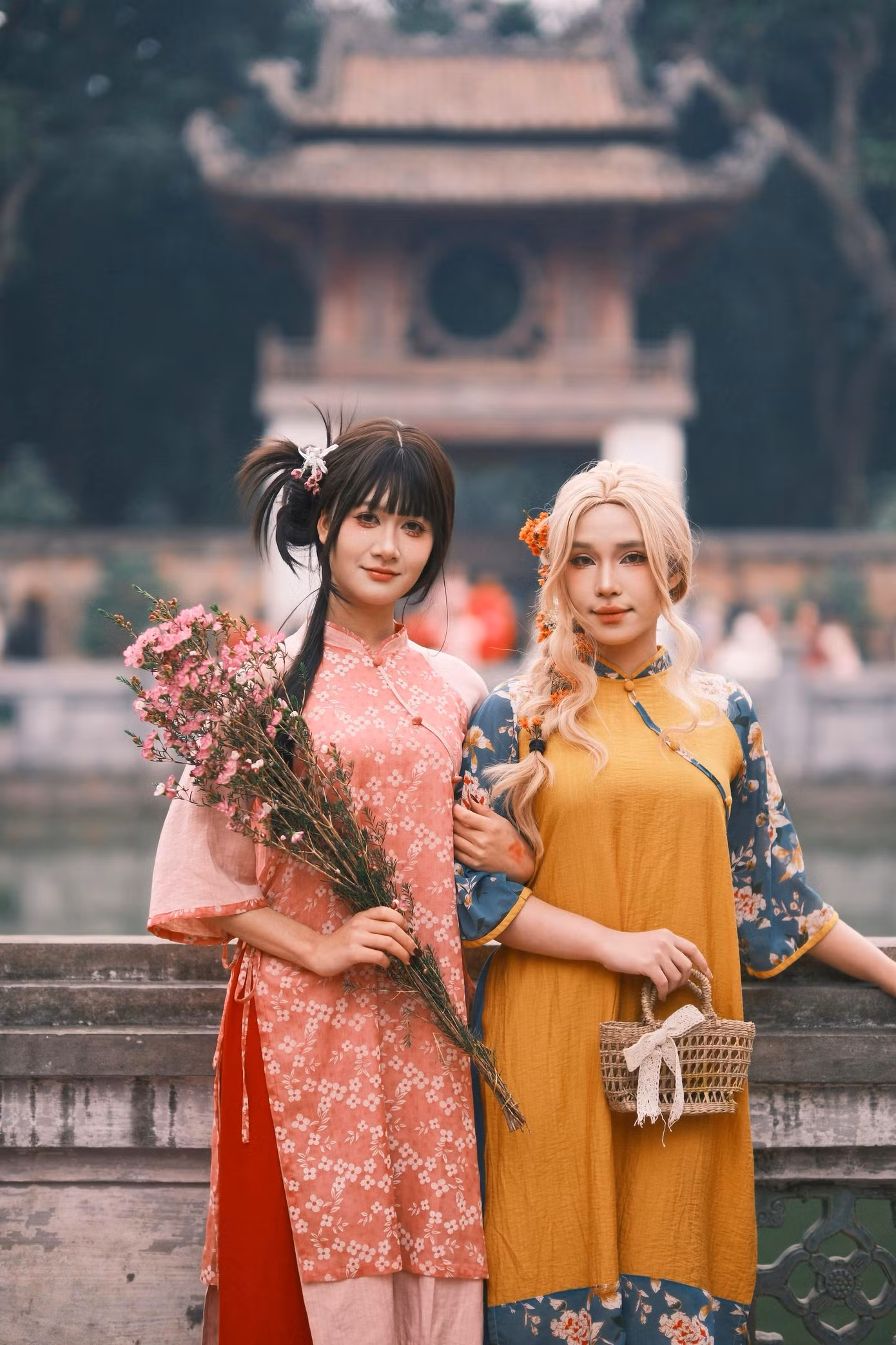 Đối với các bạn trẻ Gen Z, mặc áo dài Tết vừa là để thể hiện danh tính của bản thân, vừa là để tôn vinh nét đẹp văn hóa truyền thống. Ảnh: TBD